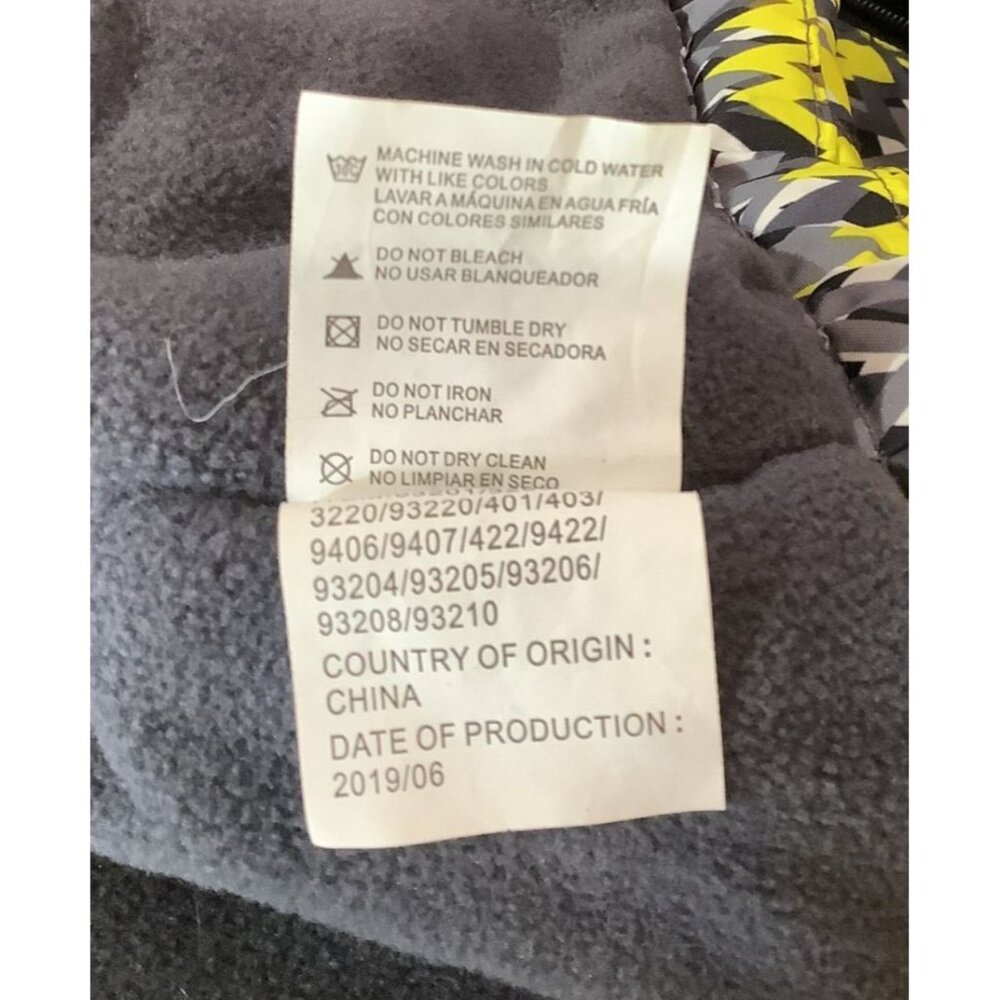 Iceburg Outerwear Toddler 3T Hooded Winter Coat With Zigzag Pattern - Picture 5 of 6